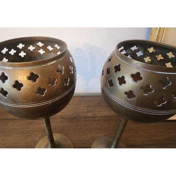 Vintage Set of Two Solid Brass Candle Holders Graduated Height - Picture 3 of 8